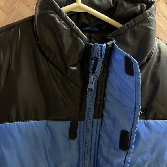 Boys kids, OshKosh B’Gosh size 12 puffer vest blue navy blue​​​ - Picture 3 of 5